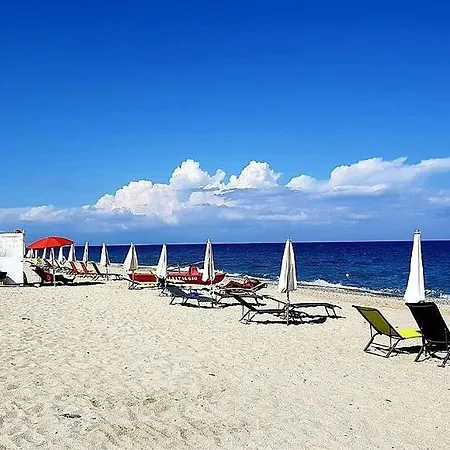 Sleeps 4 With Air Con Santa Caterina Dello Ionio Marina