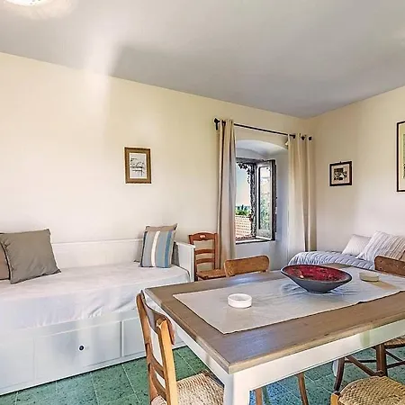 Daire Sleeps 4 With Air Con